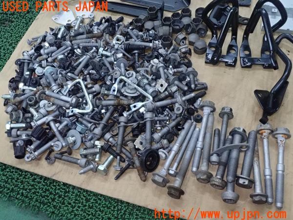 3UPJ=9230640720]アウディ TT クーペ(8JCCZF)ネジ・ナット・ステー類 セット ジャンク_4