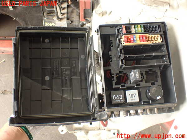 2UPJ-9230646741]アウディ・TT クーペ(8JCCZF)ヒューズボックス1 中古_3