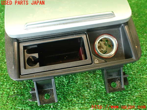 2UPJ-9230647821]アウディ・TT クーペ(8JCCZF)灰皿1 中古_3