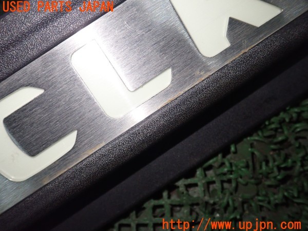 3UPJ=9230670616]ベンツ CLK320(209365 C209)純正 スカッフプレート イルミ付き 中古_4