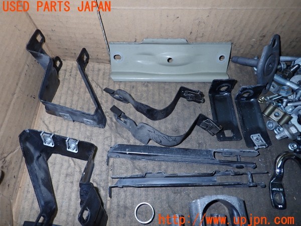 3UPJ=9230670720]ベンツ CLK320(209365 C209)ネジ・ナット・ステー類 セット ジャンク_2