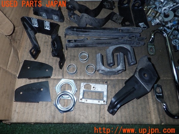 3UPJ=9230670720]ベンツ CLK320(209365 C209)ネジ・ナット・ステー類 セット ジャンク_3