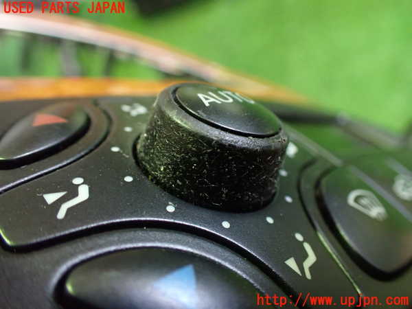 2UPJ-9230676066]ベンツCLK320(209365)エアコンスイッチ1 中古_4