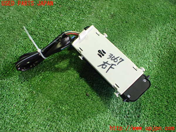 2UPJ-9230676240]ベンツCLK320(209365)右前パワーウィンドウスイッチ 中古_2