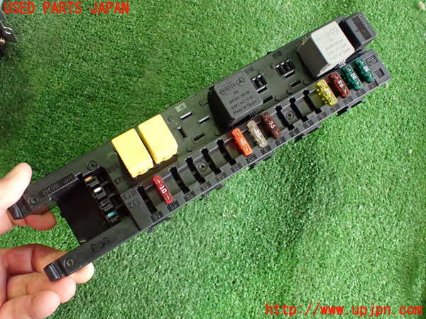 2UPJ-9230676743]ベンツCLK320(209365)ヒューズボックス3 中古_3