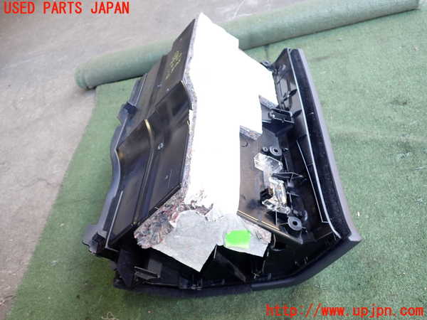 2UPJ-9230677516]ベンツCLK320(209365)グローブボックス1 中古_5