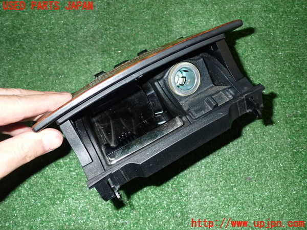 2UPJ-9230677821]ベンツCLK320(209365)灰皿1 中古_3