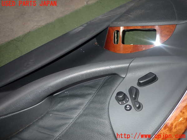 2UPJ-9230671234]ベンツCLK320(209365)右前ドア内張り 中古_2