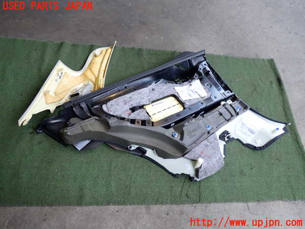 2UPJ-9230677675]ベンツCLK320(209365)右リアピラートリム 中古_5