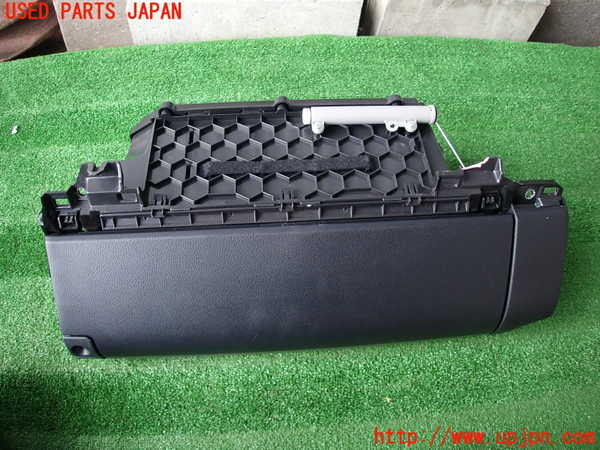 2UPJ-9230687516]レクサス・IS300(ASE30)グローブボックス1 中古_4