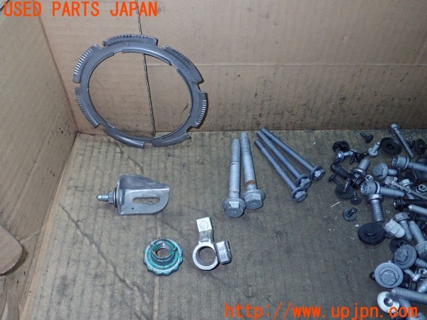 3UPJ=9230690720]VW ポロ TSI コンフォートライン(AWDKL)ネジ・ナット・ステー類 セット ジャンク_2