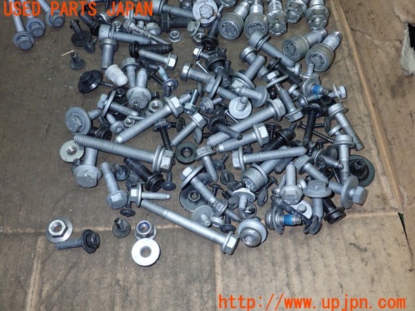 3UPJ=9230690720]VW ポロ TSI コンフォートライン(AWDKL)ネジ・ナット・ステー類 セット ジャンク_4