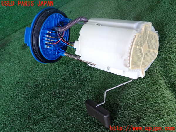2UPJ-9230692510]VW ポロ(AWDKL)燃料ポンプ 中古_2
