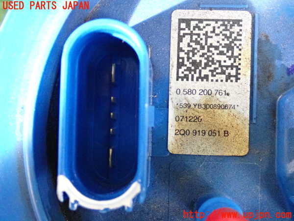 2UPJ-9230692510]VW ポロ(AWDKL)燃料ポンプ 中古_4
