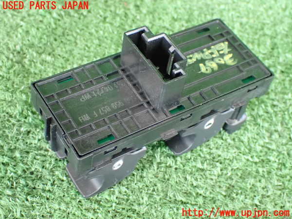 2UPJ-9230696240]VW ポロ(AWDKL)右前パワーウィンドウスイッチ 中古_2