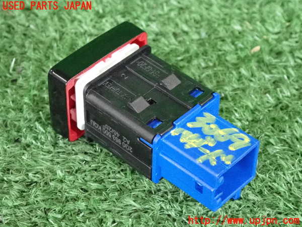 2UPJ-9230696290]VW ポロ(AWDKL)ハザードスイッチ 中古_2