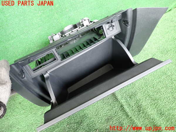 2UPJ-9230697516]VW ポロ(AWDKL)グローブボックス1 中古_2
