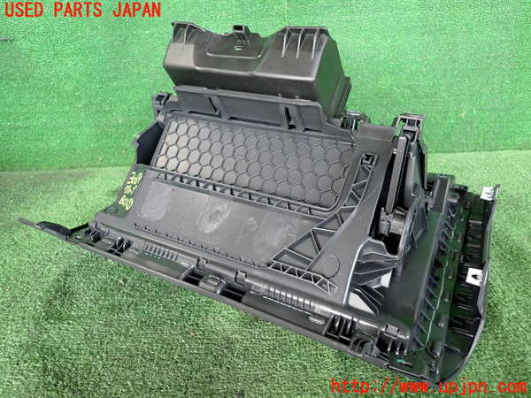 2UPJ-9230697516]VW ポロ(AWDKL)グローブボックス1 中古_4