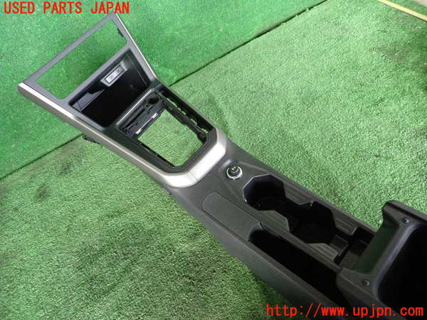 2UPJ-9230697540]VW ポロ(AWDKL)センターコンソール 中古_3