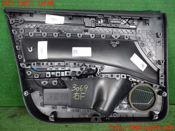 2UPJ-9230691234]VW ポロ(AWDKL)右前ドア内張り 中古_4