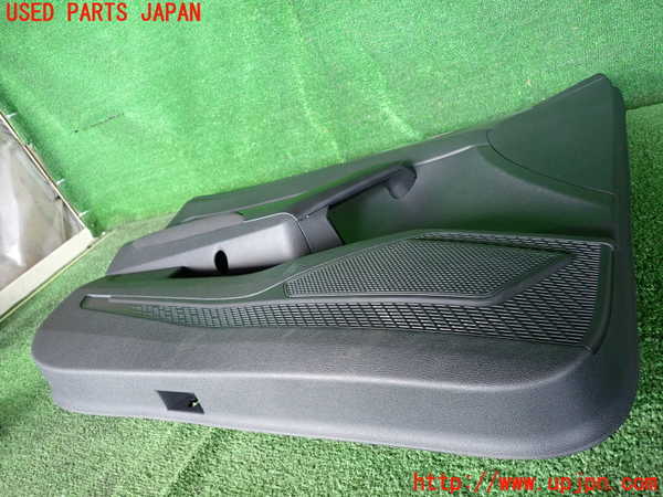 2UPJ-9230691264]VW ポロ(AWDKL)左前ドア内張り 中古_3