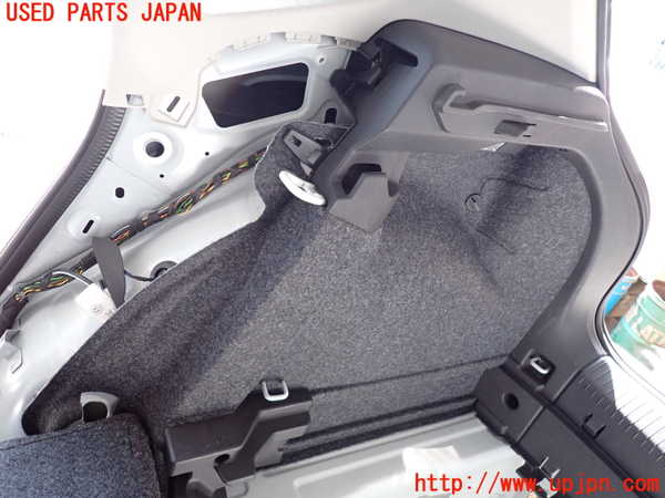 2UPJ-9230697675]VW ポロ(AWDKL)右リアピラートリム 中古_3
