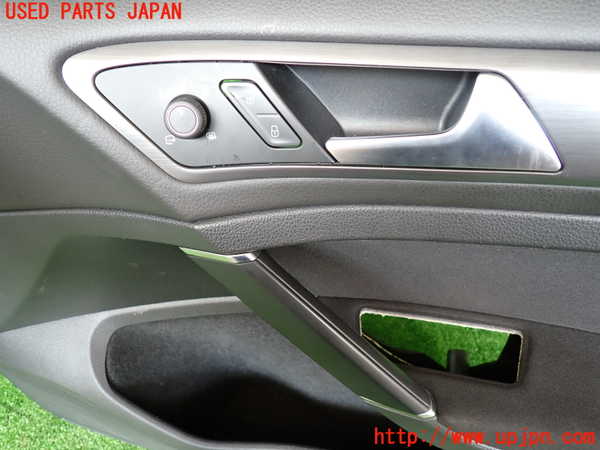2UPJ-9230701234]VW ゴルフ(AUCJZ)右前ドア内張り 中古_3