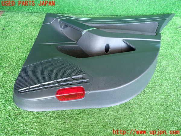 2UPJ-9230701294]VW ゴルフ(AUCJZ)右後ドア内張り 中古_4