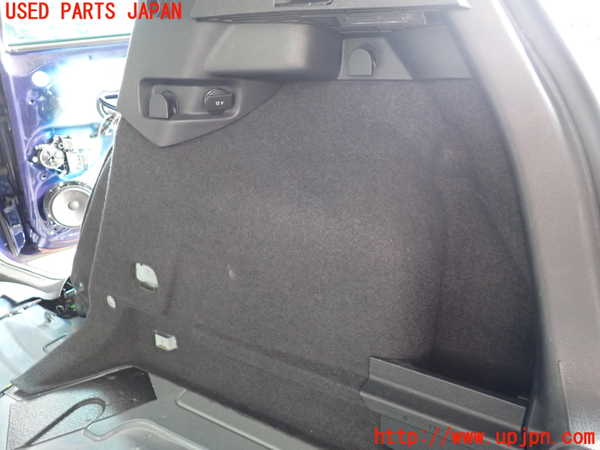 2UPJ-9230707675]VW ゴルフ(AUCJZ)右リアピラートリム 中古_5