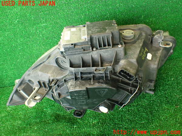 2UPJ-9230721130]BMW 135i クーペ(UC35)右ヘッドライト HID 中古 (E82)_4