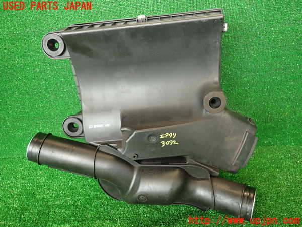 2UPJ-9230722560]BMW 135i クーペ(UC35)エアクリーナーボックス 中古 (E82)_3