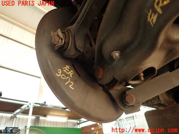 2UPJ-9230724305]BMW 135i クーペ(UC35)左リアナックルハブ 中古 (E82)_2