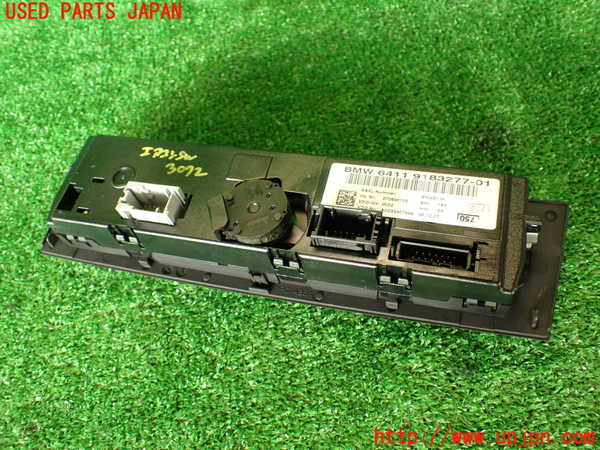2UPJ-9230726066]BMW 135i クーペ(UC35)エアコンスイッチ1 中古 (E82)_3