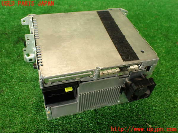 2UPJ-9230726500]BMW 135i クーペ(UC35)CD&MDプレイヤー 中古 (E82)_4