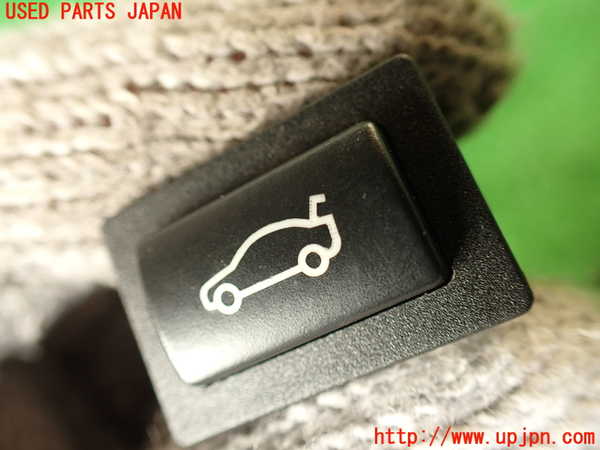 2UPJ-9230726308]BMW 135i クーペ(UC35)スイッチ3 (トランク) 中古 (E82)_2