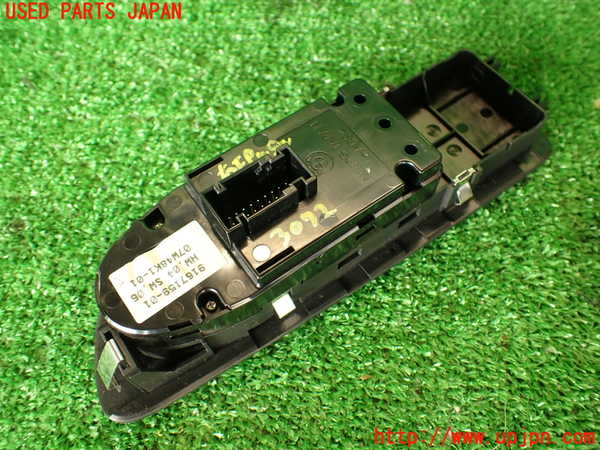 2UPJ-9230726240]BMW 135i クーペ(UC35)右前パワーウィンドウスイッチ 中古 (E82)_4