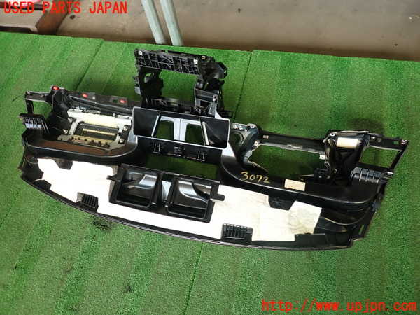 2UPJ-9230727505]BMW 135i クーペ(UC35)ダッシュボード 中古 (E82)_5