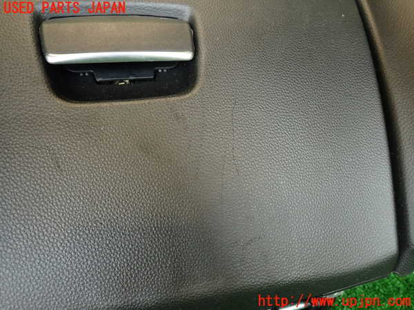 2UPJ-9230727516]BMW 135i クーペ(UC35)グローブボックス1 中古 (E82)_2