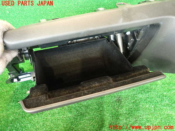 2UPJ-9230727516]BMW 135i クーペ(UC35)グローブボックス1 中古 (E82)_4