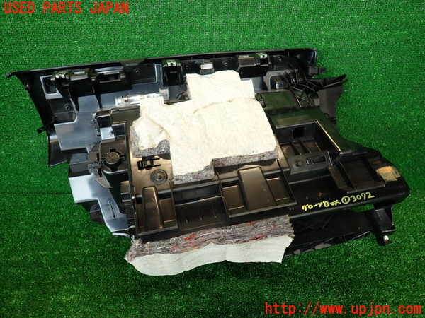 2UPJ-9230727516]BMW 135i クーペ(UC35)グローブボックス1 中古 (E82)_5