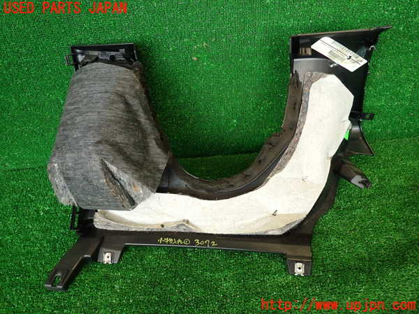 2UPJ-9230727841]BMW 135i クーペ(UC35)小物入れ1 中古 (E82)_4
