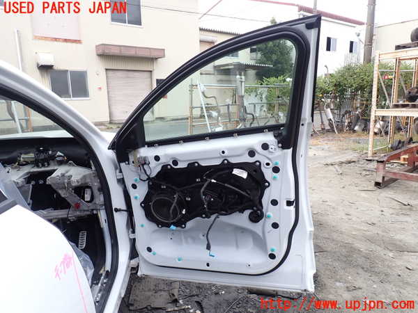 1UPJ-9230741230]ジャガー・Eペイス(DF2NA)右前ドア M391 中古_4