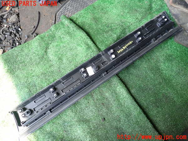 1UPJ-9230741262]ジャガー・Eペイス(DF2NA)左前ドアパネル 中古_2
