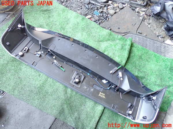 1UPJ-9230741520]ジャガー・Eペイス(DF2NA)リアスポイラー 中古_2