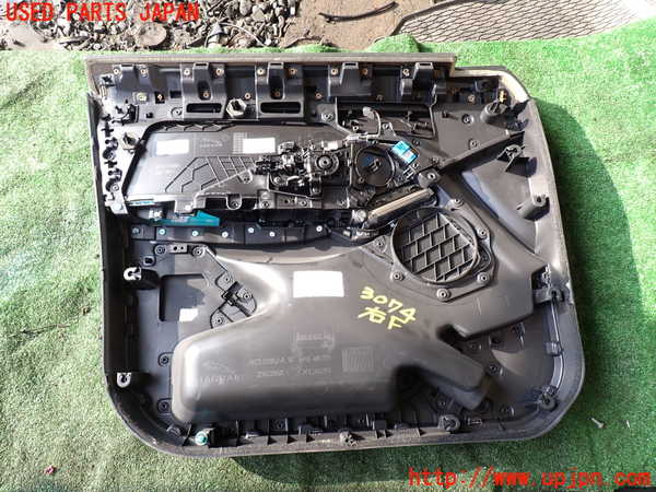 1UPJ-9230741234]ジャガー・Eペイス(DF2NA)右前ドア内張り 中古_4