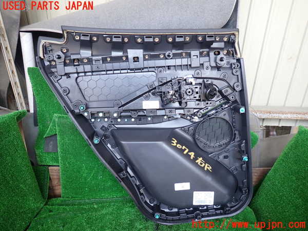 1UPJ-9230741294]ジャガー・Eペイス(DF2NA)右後ドア内張り 中古_4