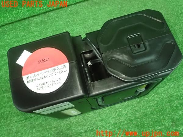 3UPJ=9230750625]レクサス CT200h(ZWA10)純正 パンク修理キット エアコンプレッサー 中古_4
