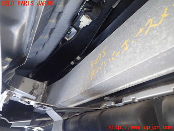 1UPJ-9230751614]レクサス・CT200h(ZWA10)リアバンパーホースメント 中古_2