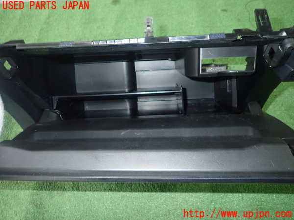 1UPJ-9230757516]レクサス・CT200h(ZWA10)グローブボックス1 中古_2