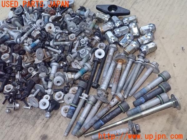 3UPJ=9230770720]クライスラー 300(LX36 LD系)ネジ・ナット・ステー類 セット ジャンク_2